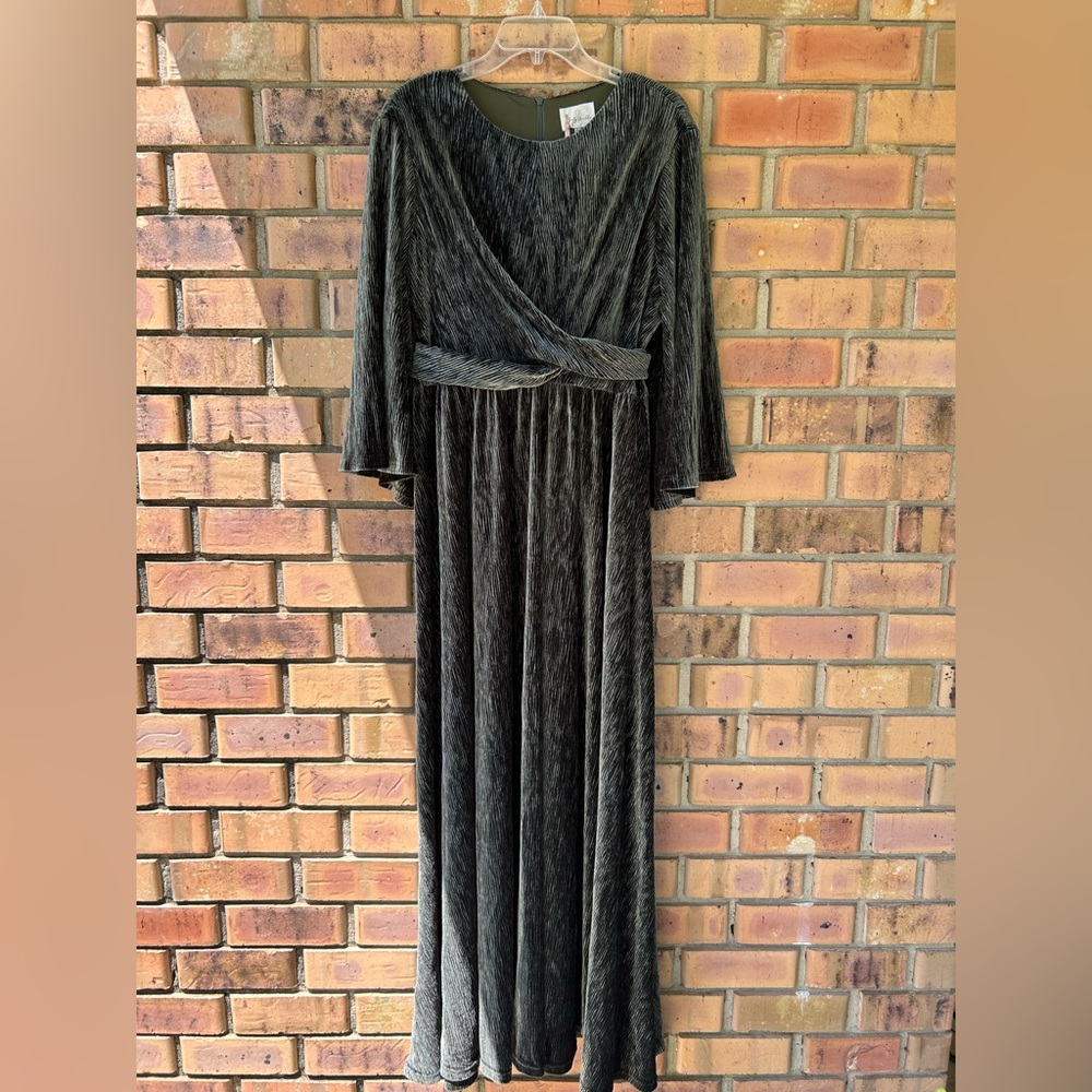 Dainty Jewell’s Autumn Embers Dress Emerald Green Velvet Maxi Holiday Banquet